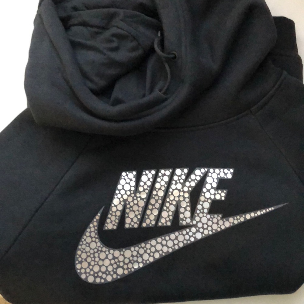 NWOT NIKE sweatshirt w/side pockets! 🌺🌺